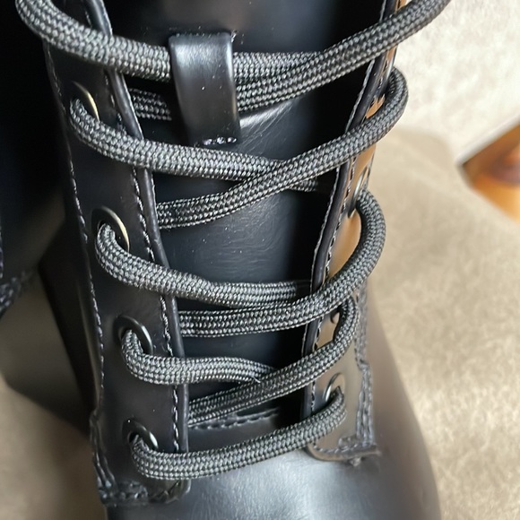 Guess Gwgeovey Black Leather Combat Boots, Size 7.5 - Picture 7 of 9
